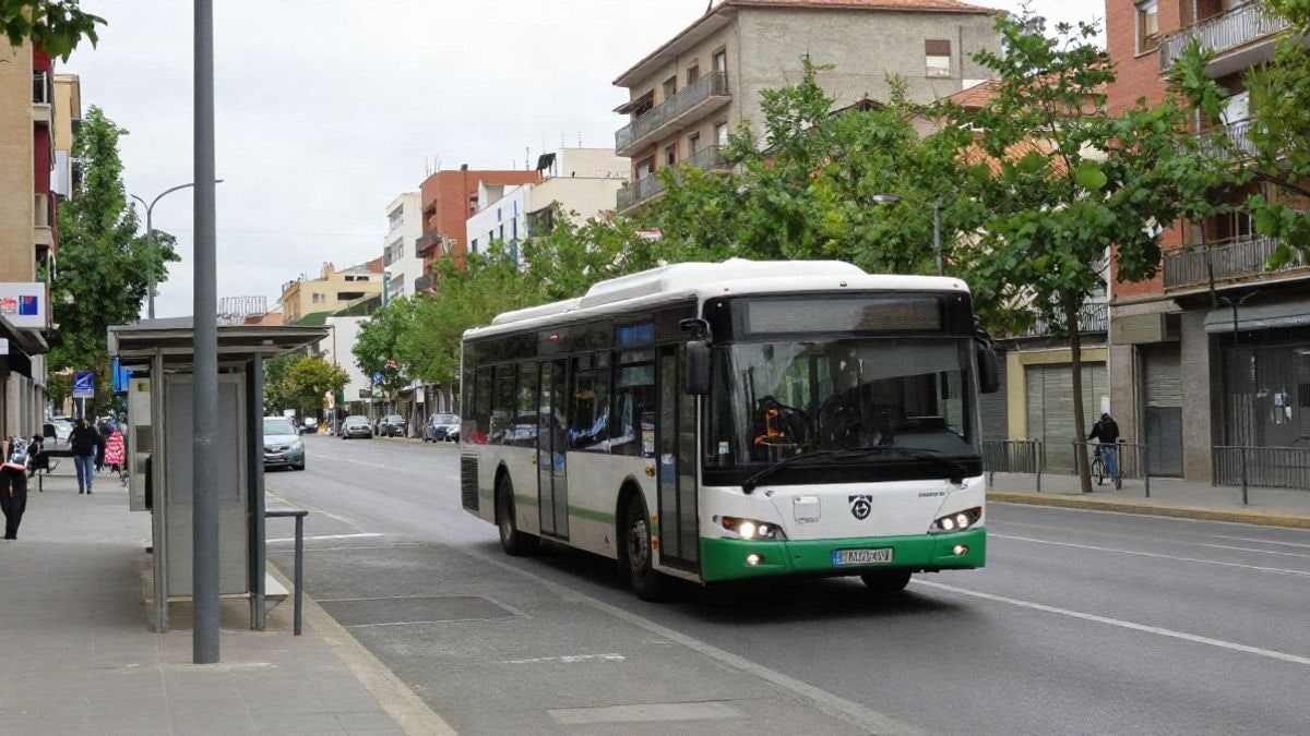Imagen ilustrativa: autobús urbano en una calle de Madrid, con edificios de fondo.