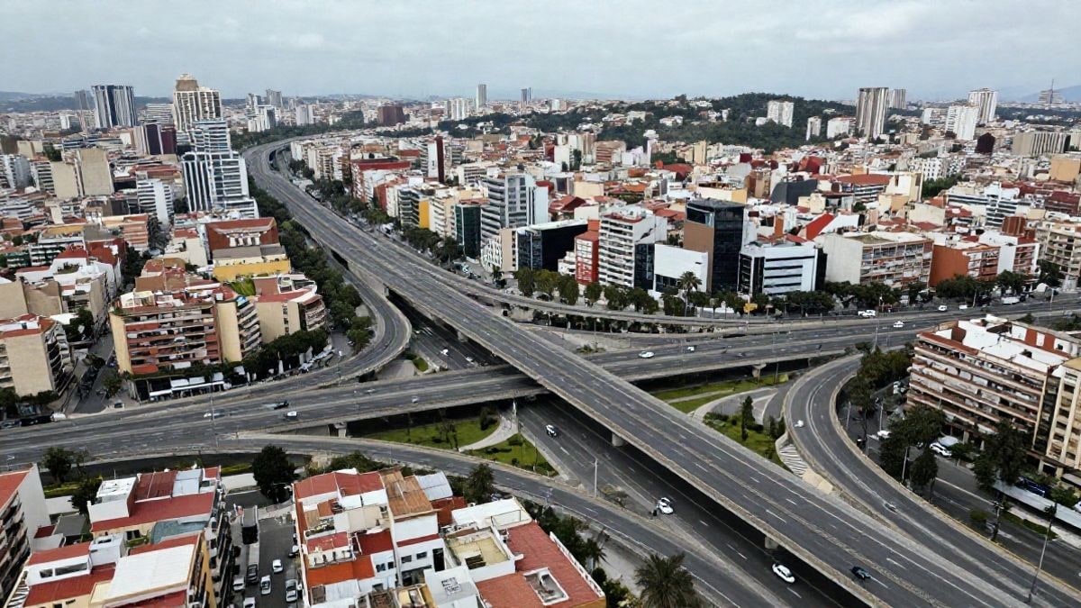 Illustrative image: aerial view of an urban road junction with several lanes and a bridge
